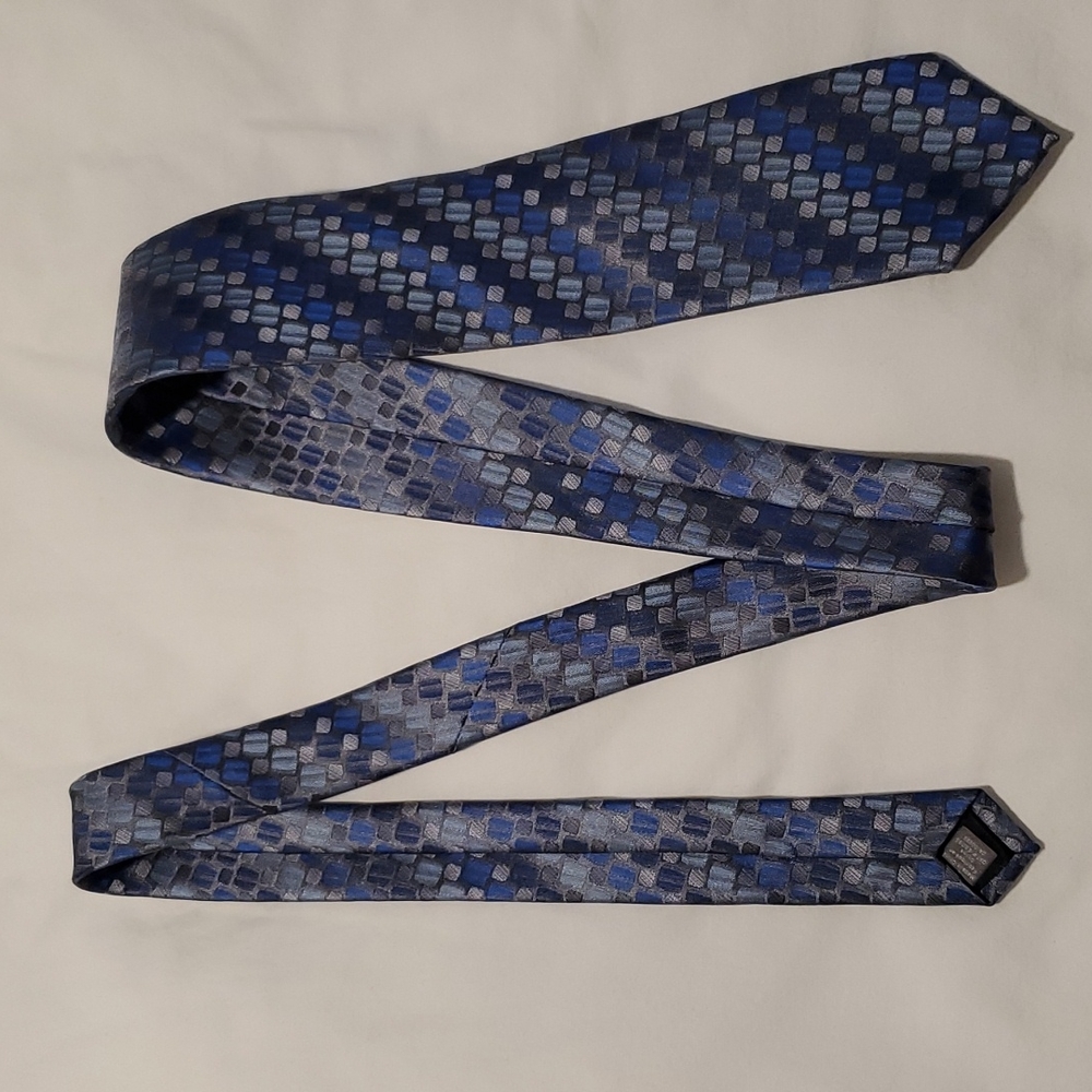 Men's Protocol grey with shades of blue pattern tie